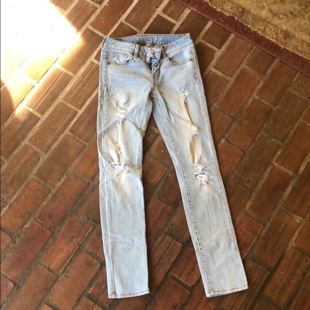 light washed American Eagle jean